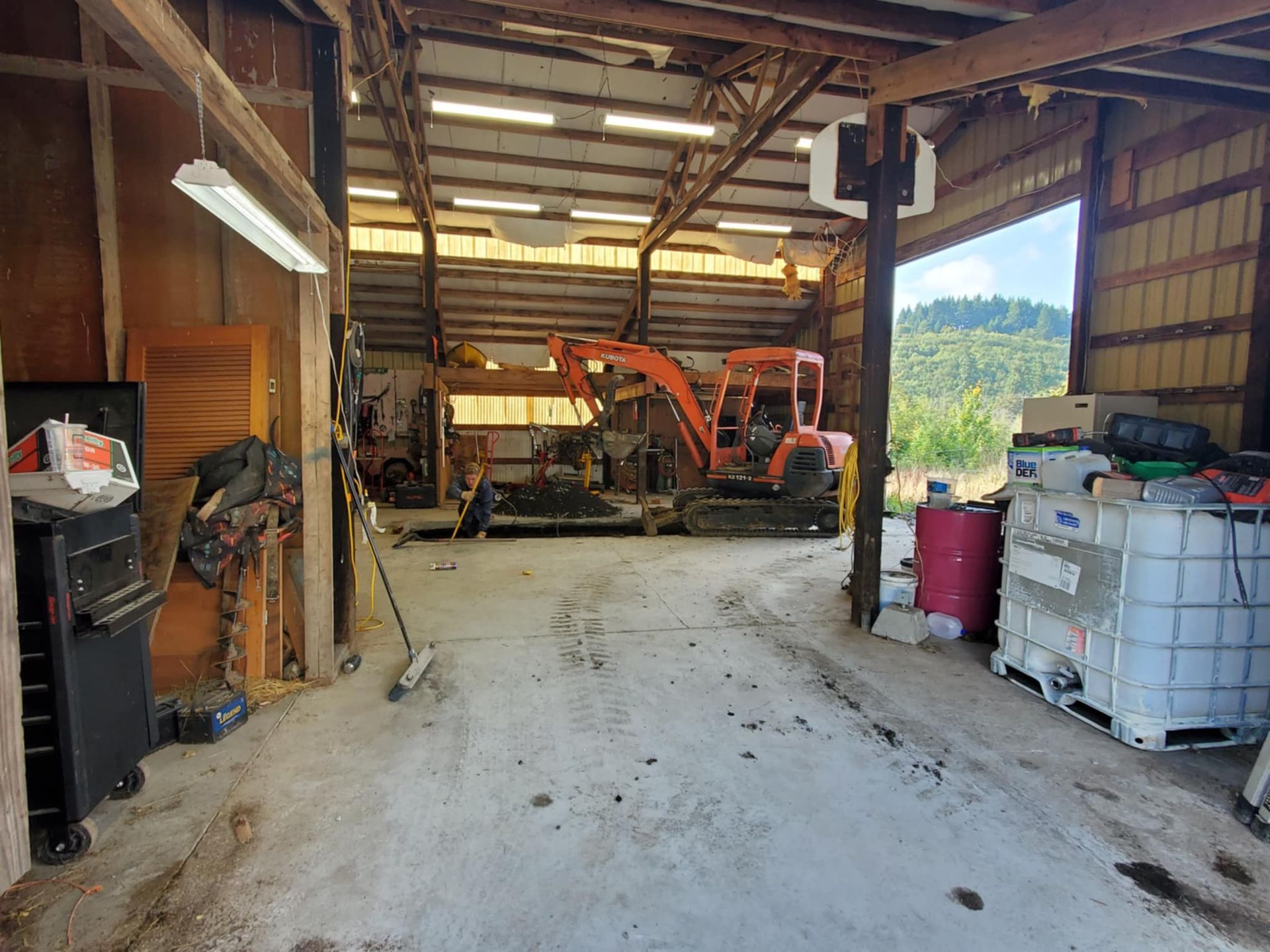 A large warehouse with a lot of equipment inside of it.