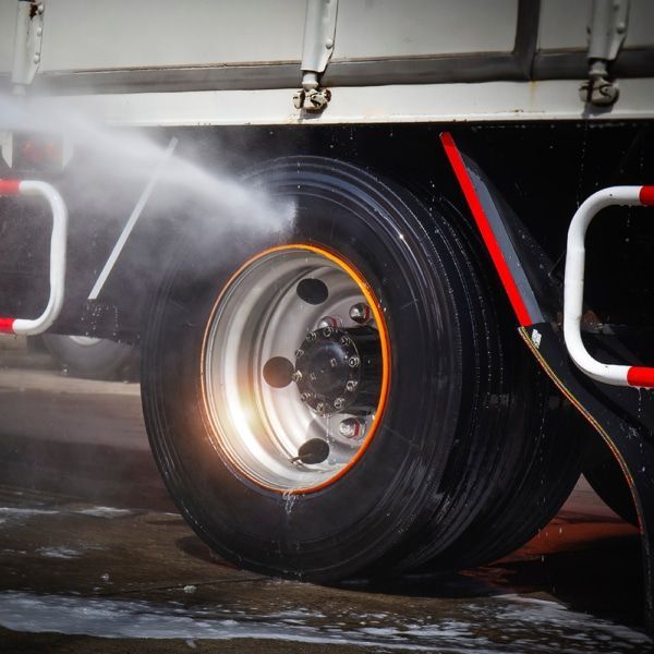 Comparison: dirty and cleaned white gutter. Top shows a stained gutter; bottom shows a clean, white gutter.
