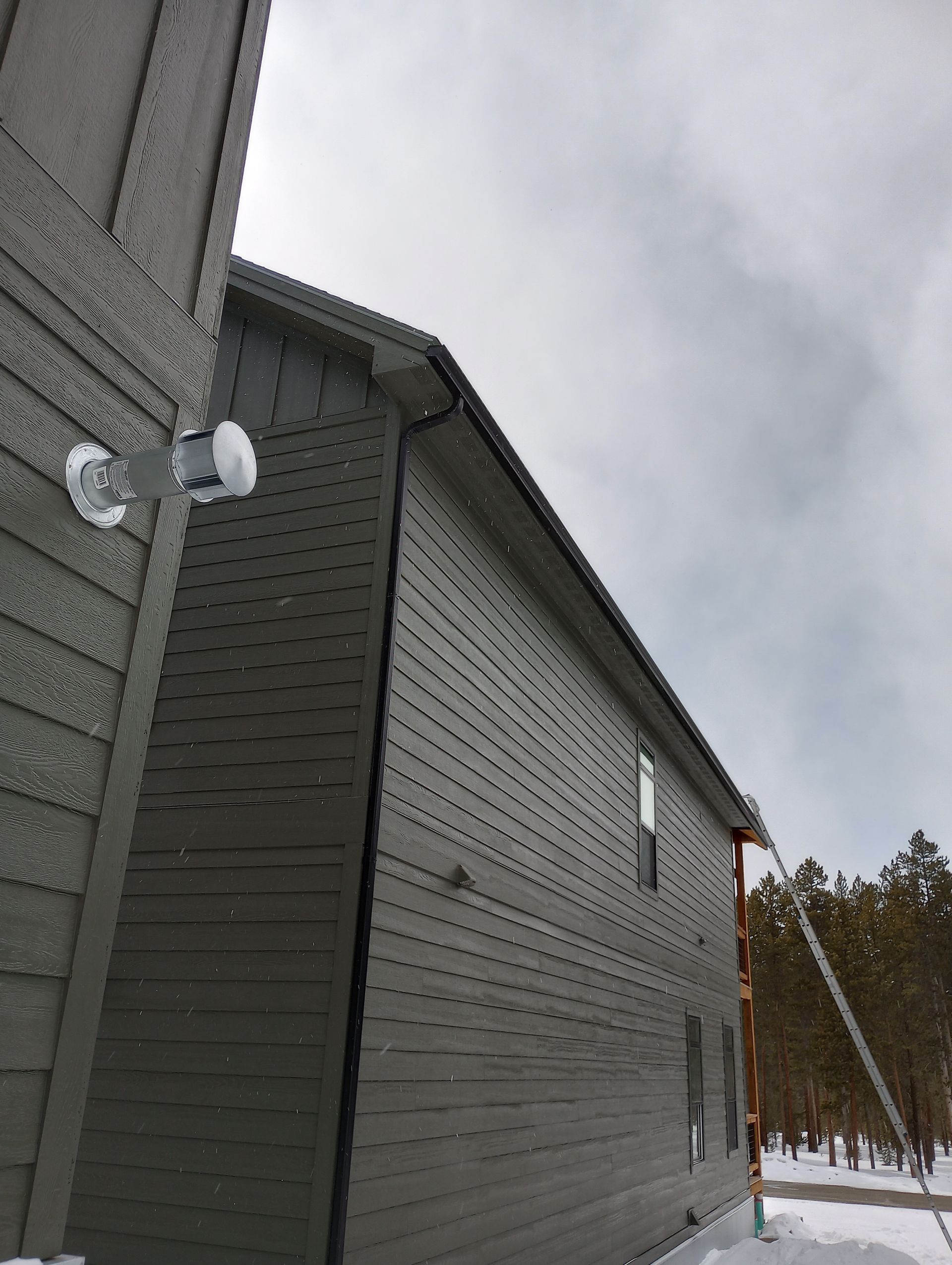 Aesthetic seamless gutter