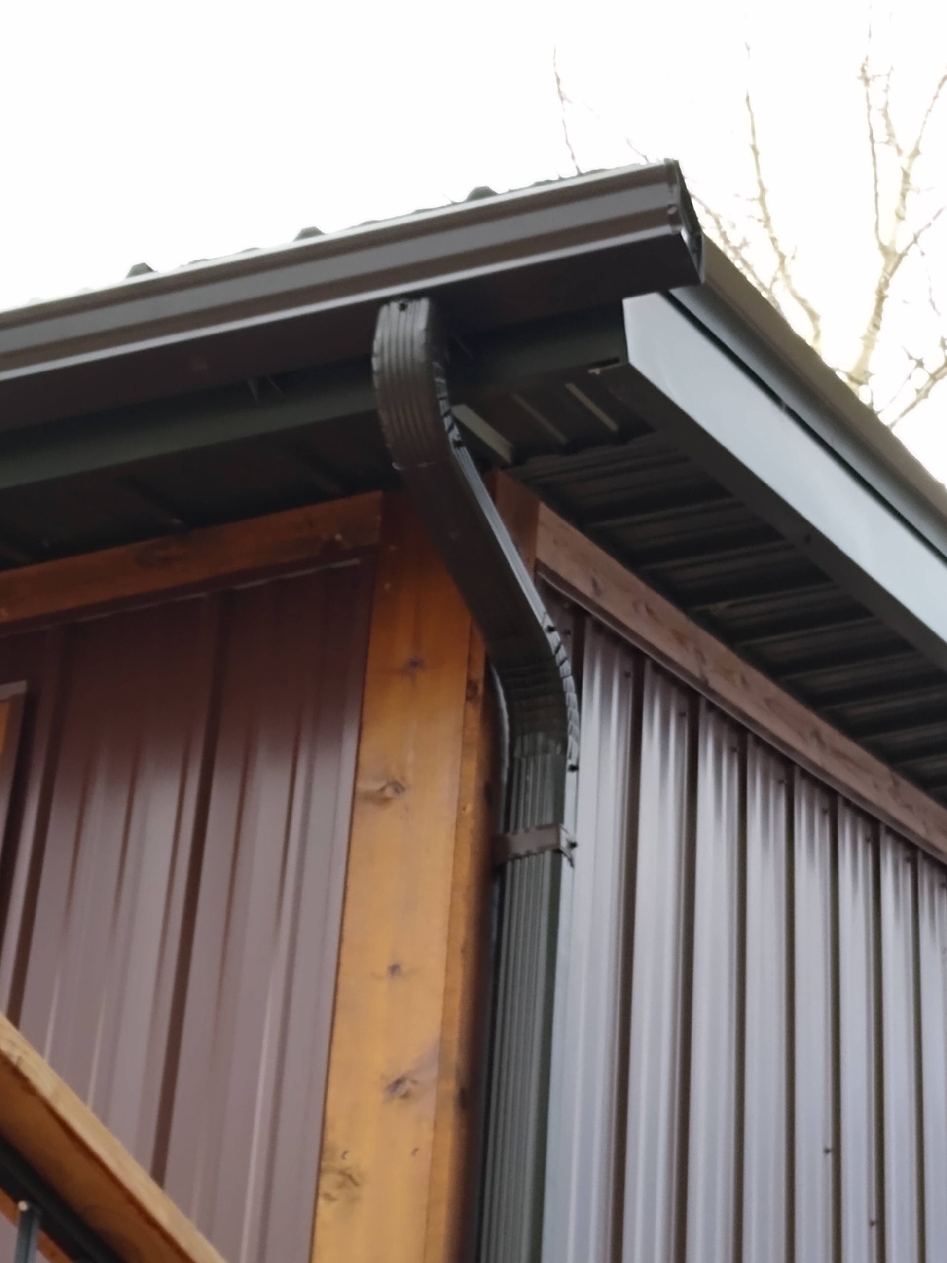 Beautiful seamless gutter details