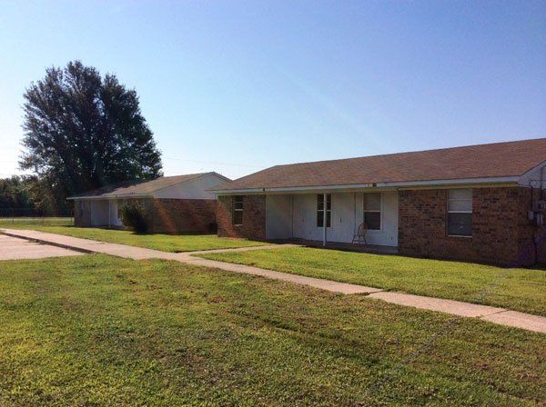 Rayville-West-Outside