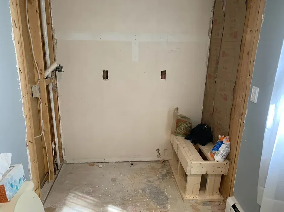 There is a wooden bench in the middle of the room.