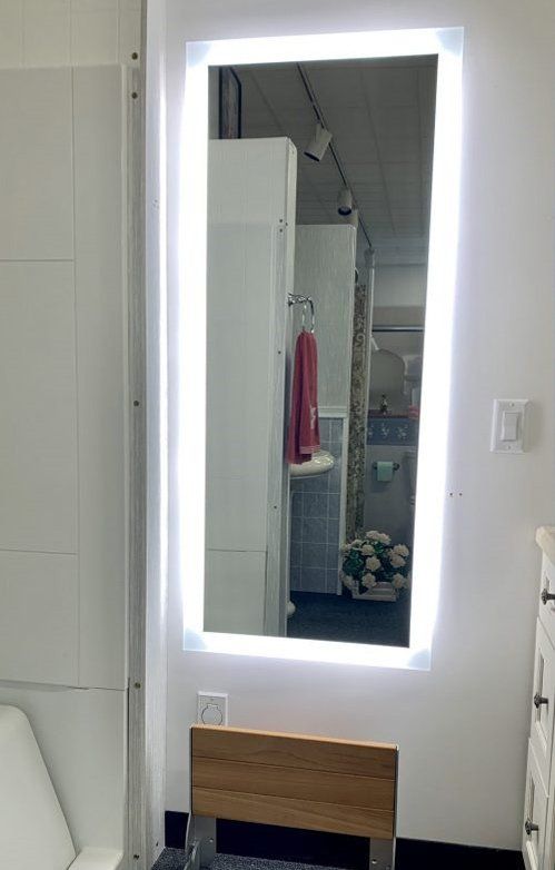 Vertical mirror