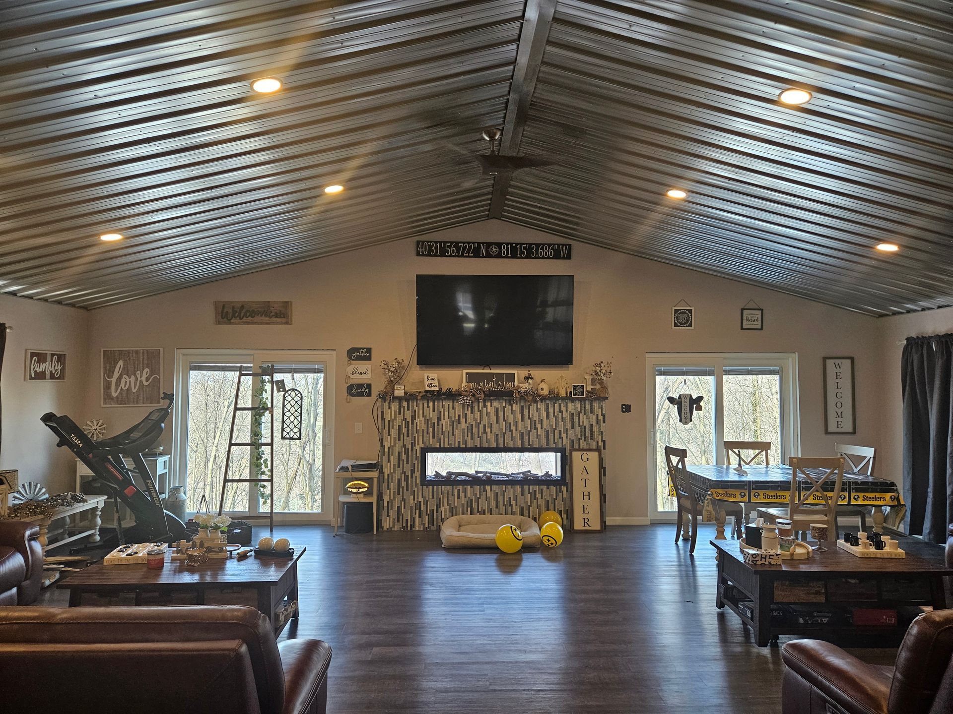 A living room filled with furniture and a flat screen tv.