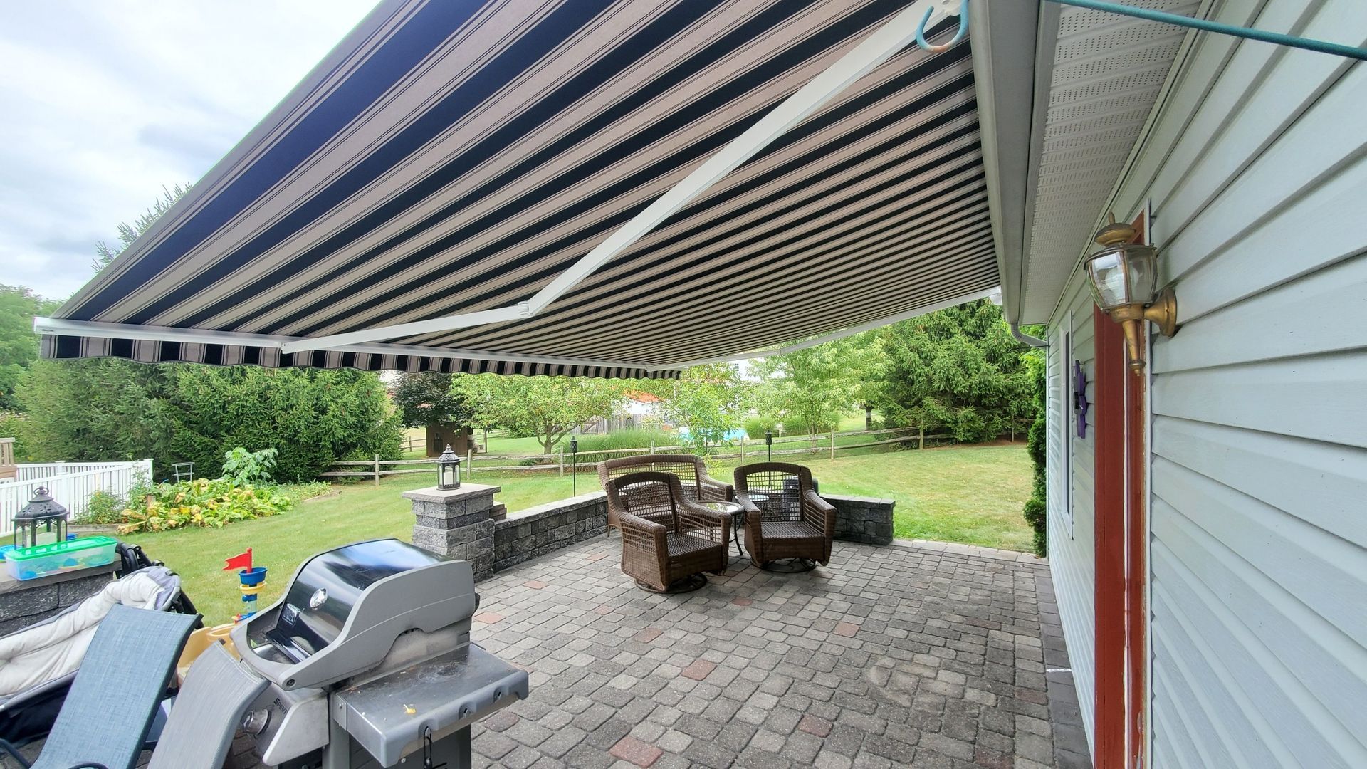 retractable awnings bbq backyard