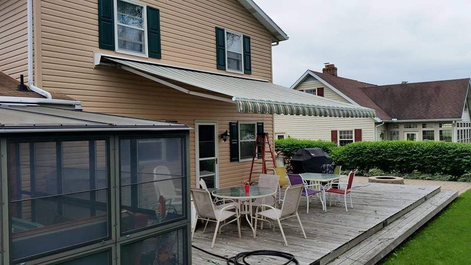 green stripes retractable awnings