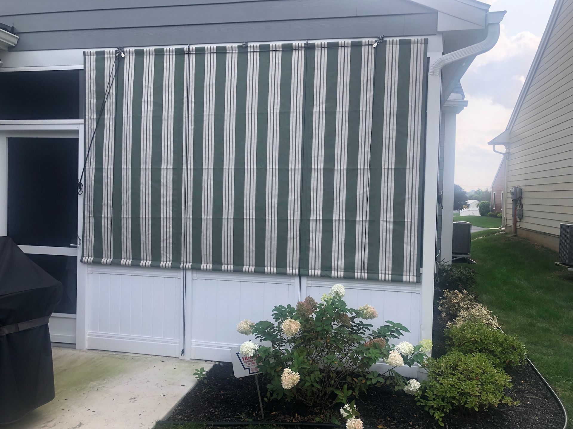 dark green stripes roll up enclosure