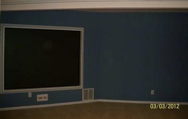 A picture of an empty room was taken on 03/03/2012