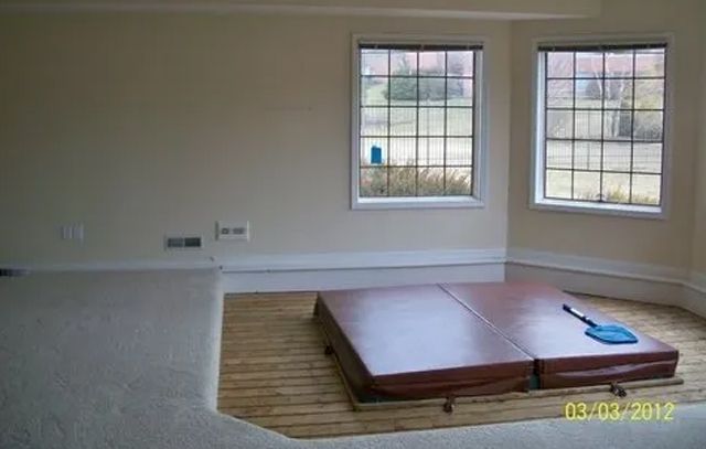 An empty room with a hot tub in the middle of it