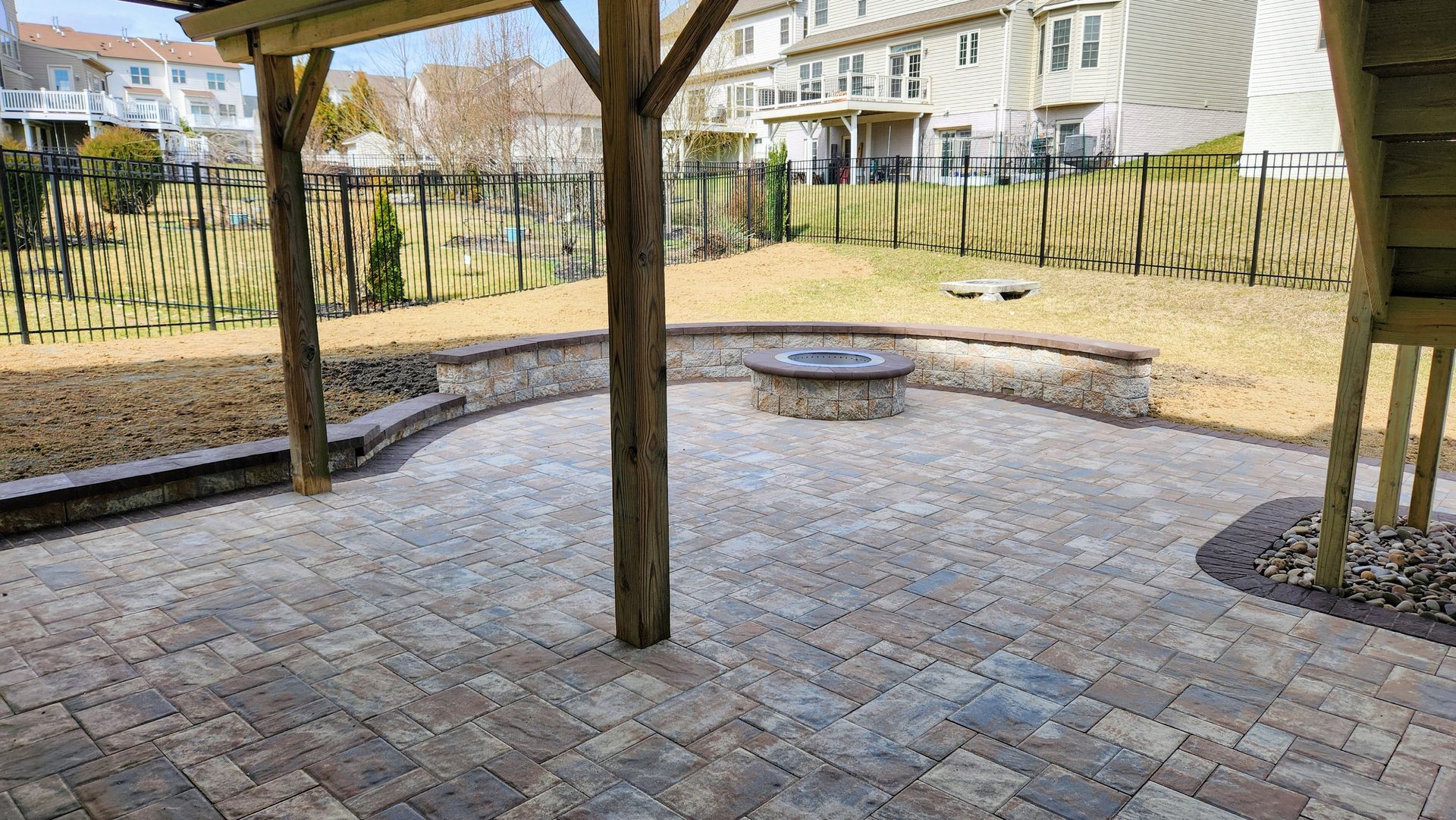 there is a fire pit in the middle of the patio .