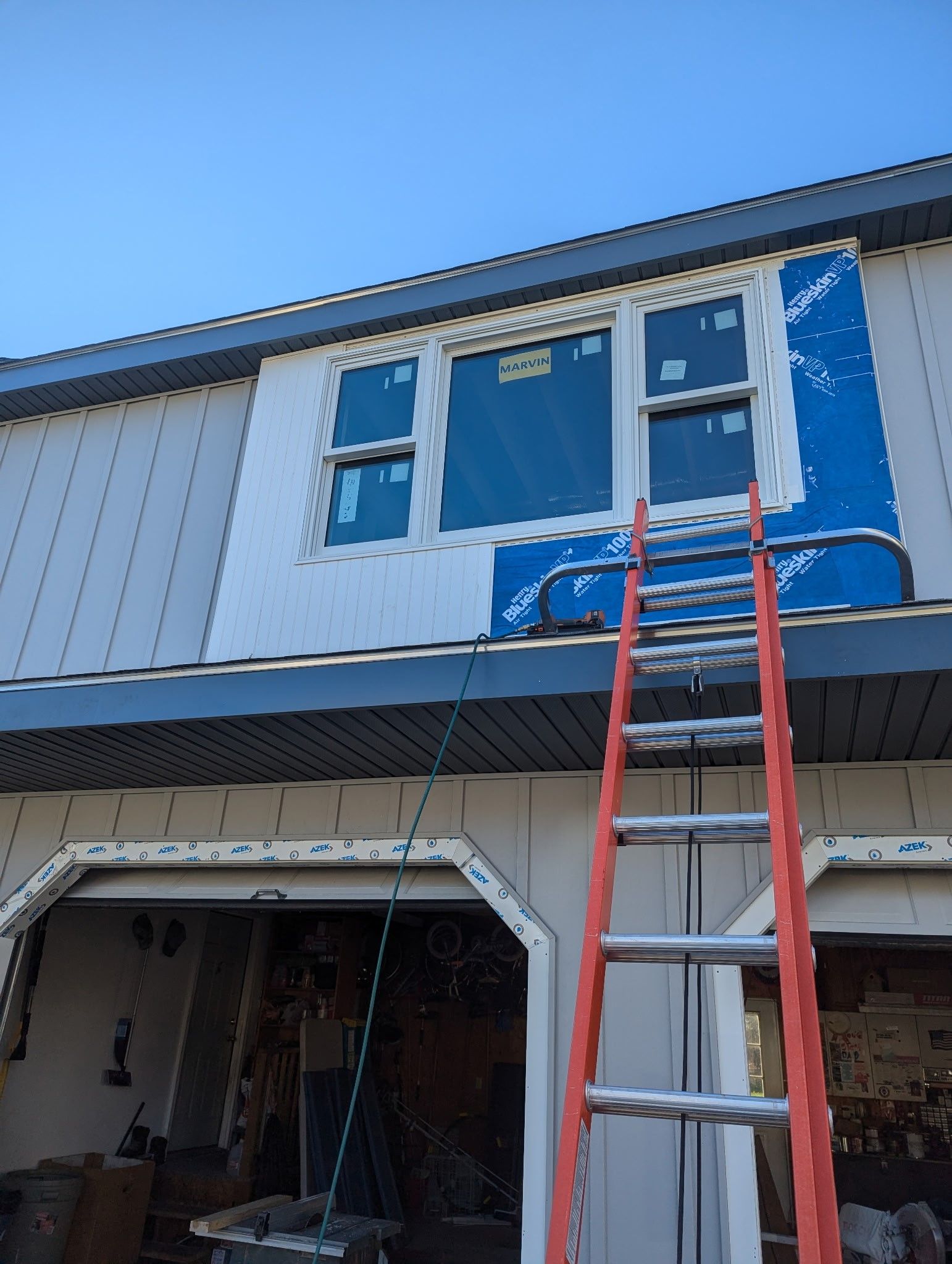 A ladder is sitting on the side of a building.