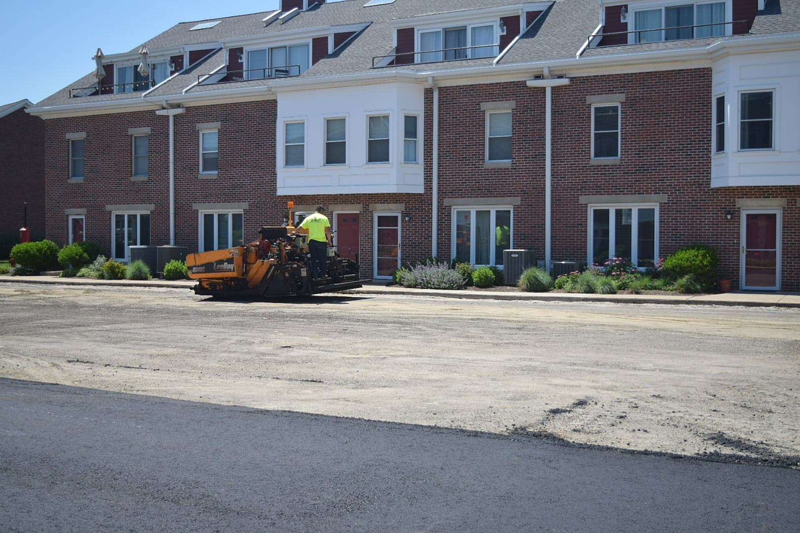 Asphalt paving services