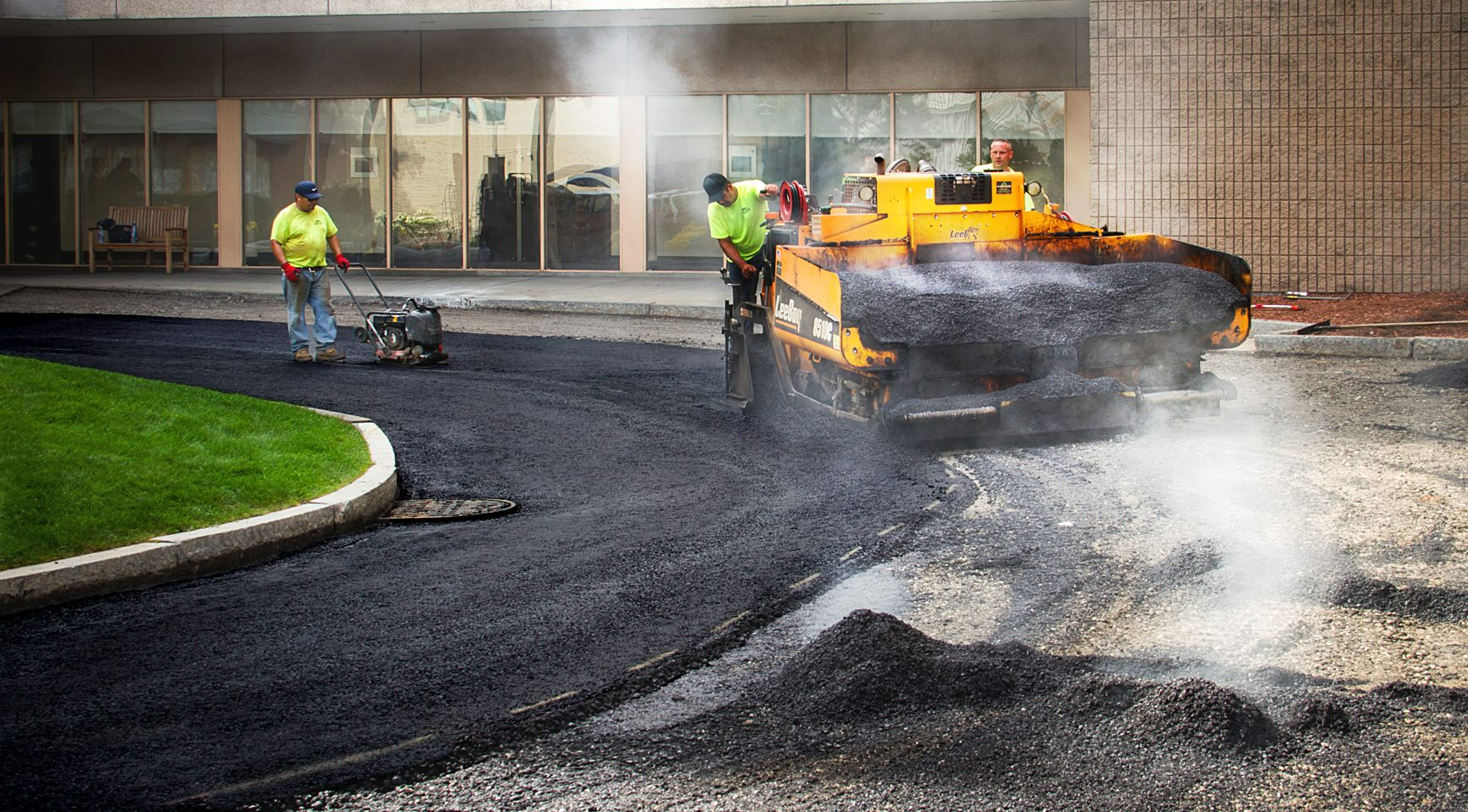 Commercial asphalt paving services