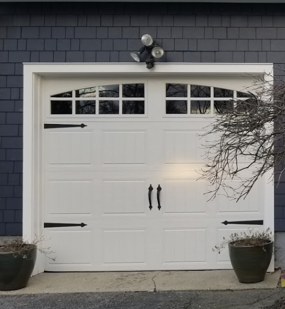 1x stall white and blue door