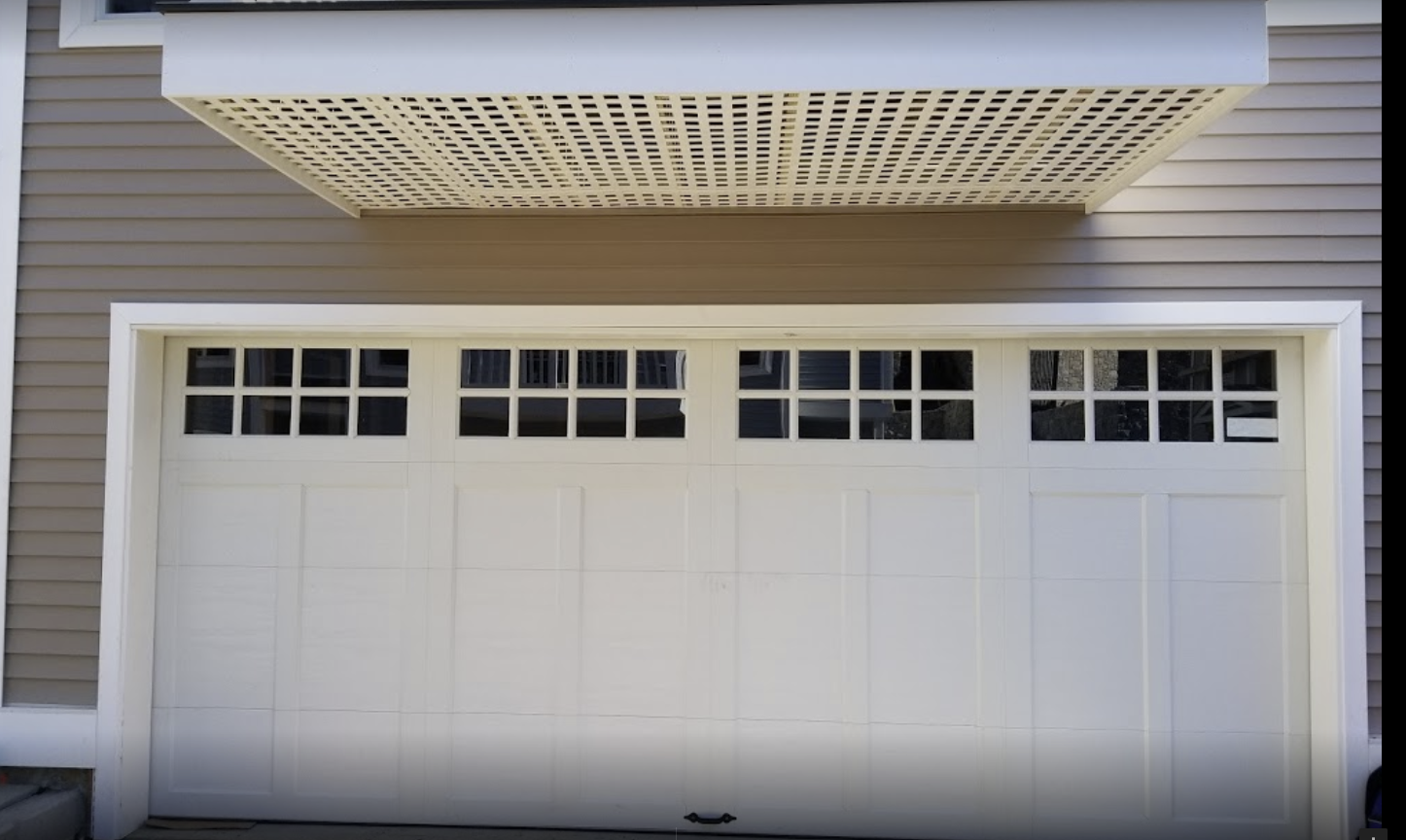 2x stall wide white and tan