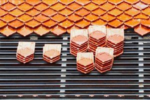 Roof architecture using clay tiles