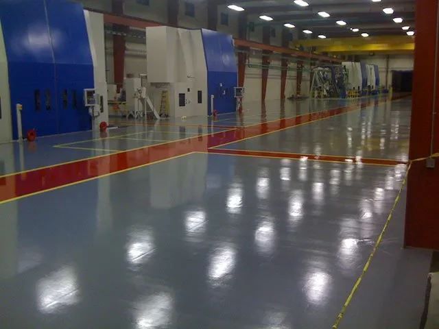 A large warehouse with a lot of lights on the floor