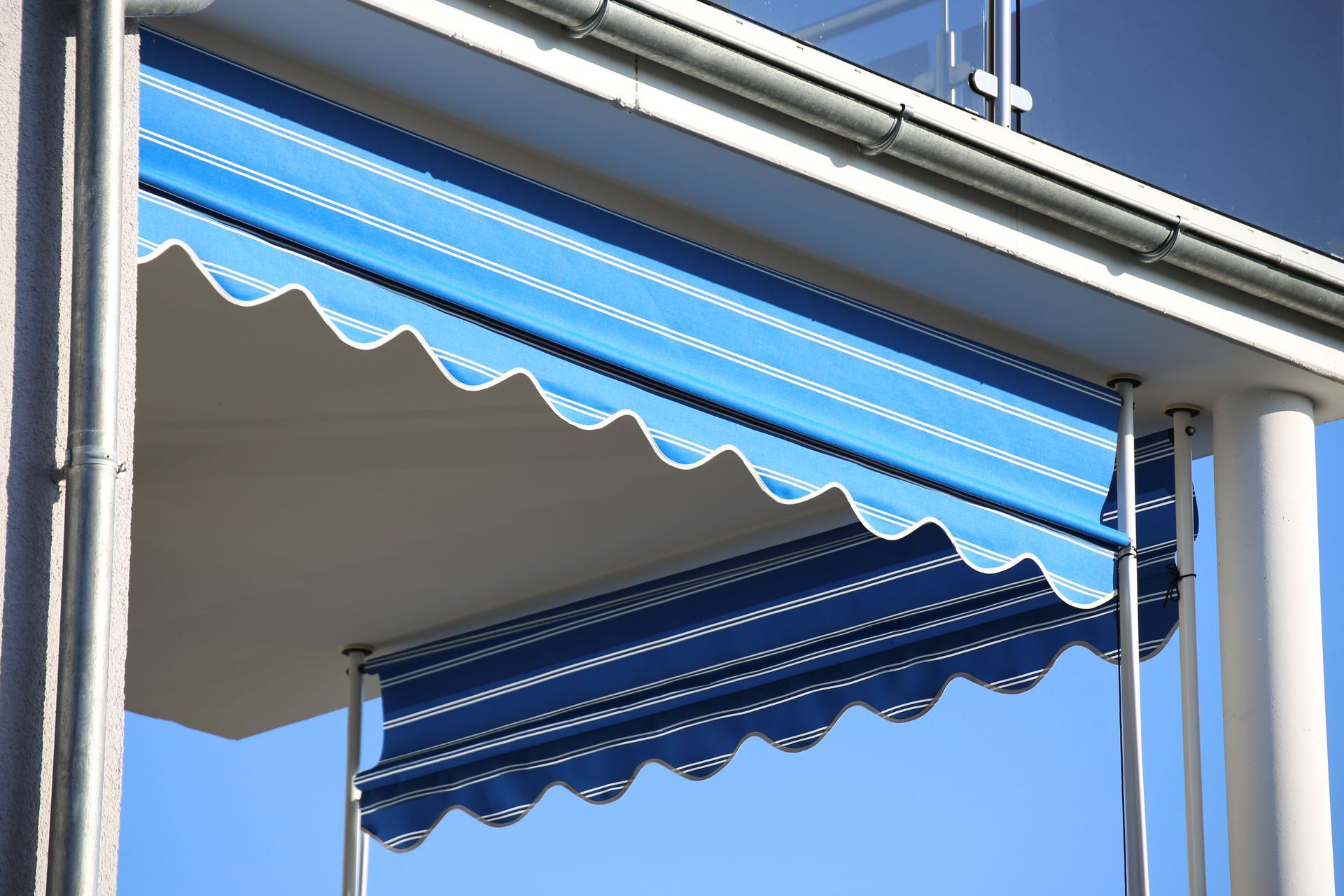 retractable awnings