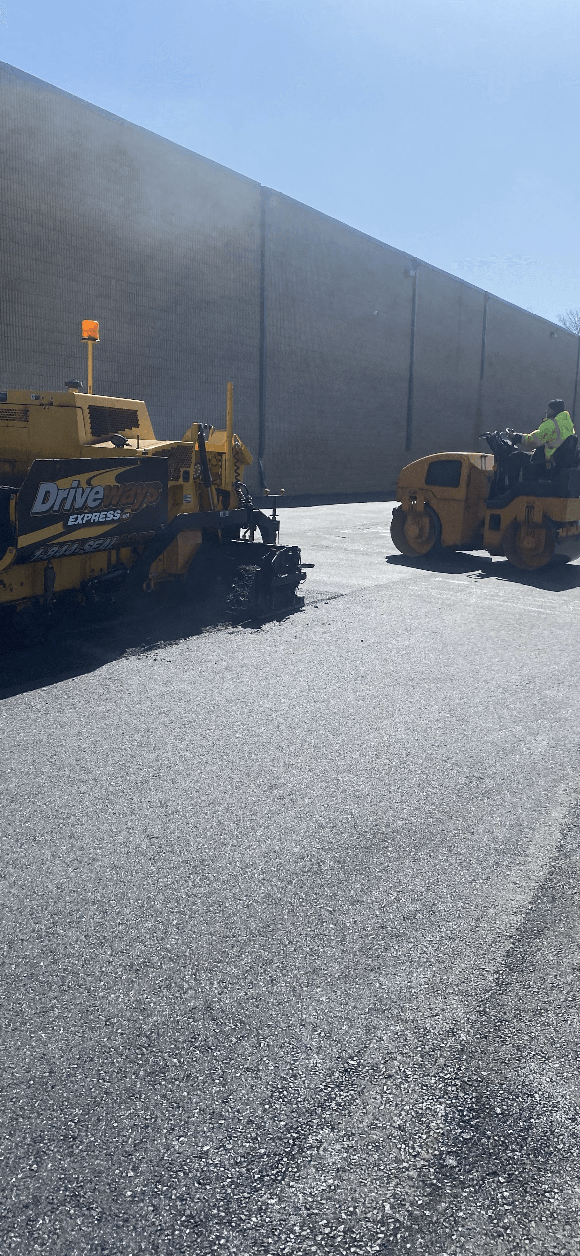 Asphalt truck and roller