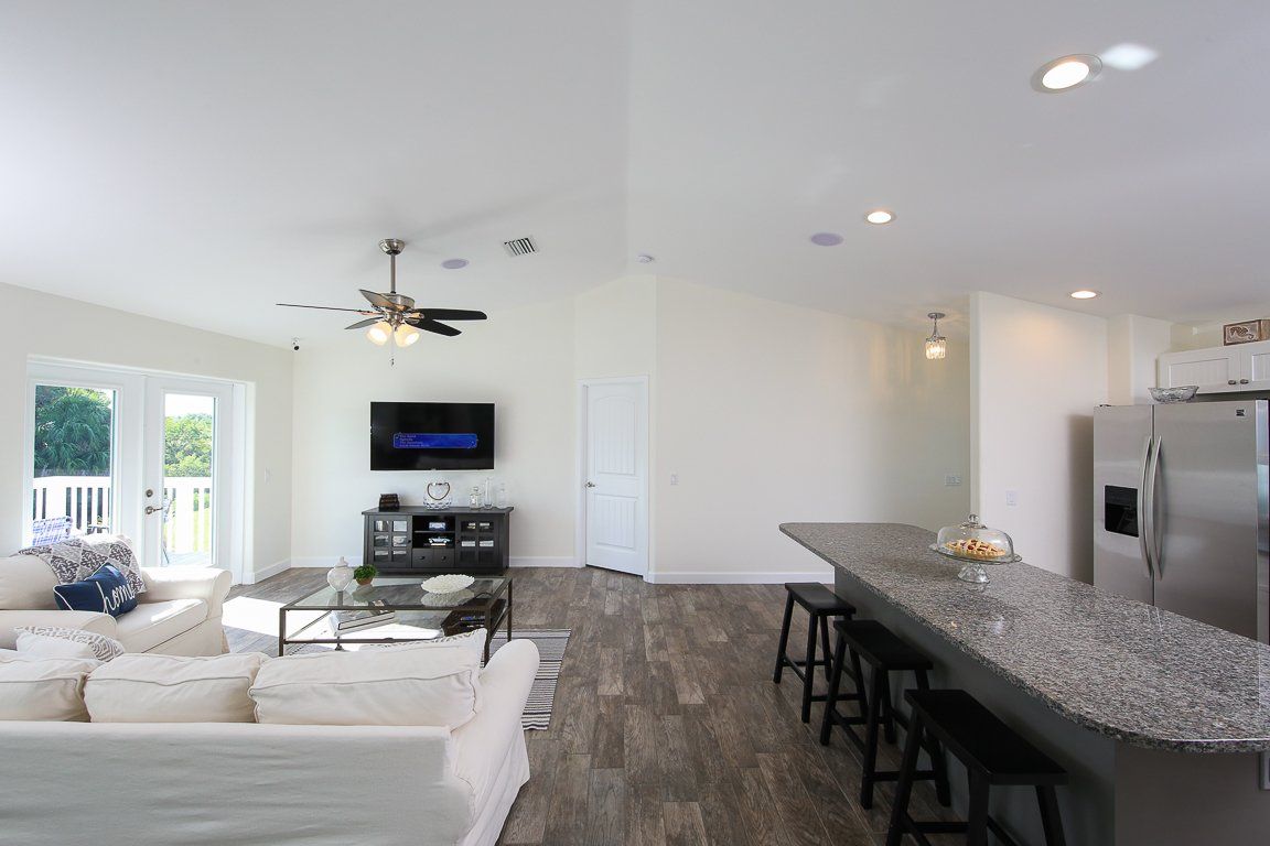 Living and kitchen area