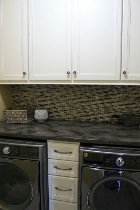 Linglestown traditional laundry room