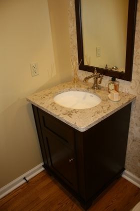Linglestown traditional powder room