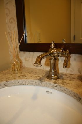 Linglestown traditional powder room