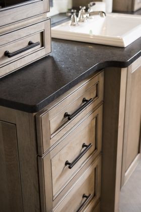 Studio renovation for bathroom and kitchen fixtures display