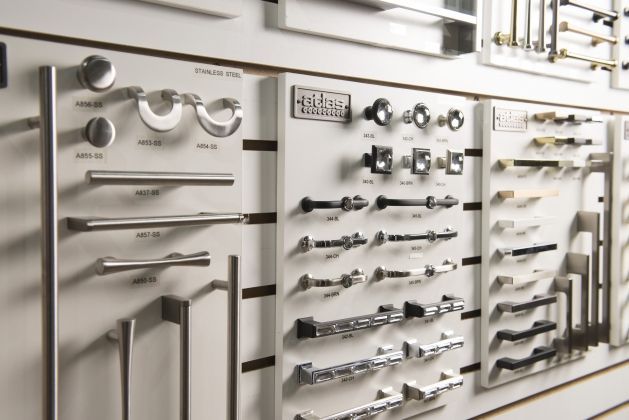 Studio renovation for bathroom and kitchen fixtures display