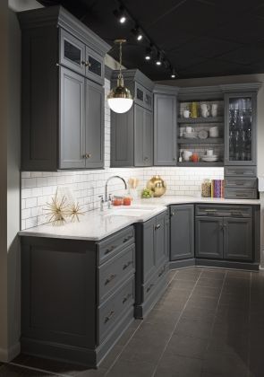 Studio renovation for bathroom and kitchen fixtures display