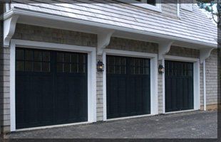 garage door's