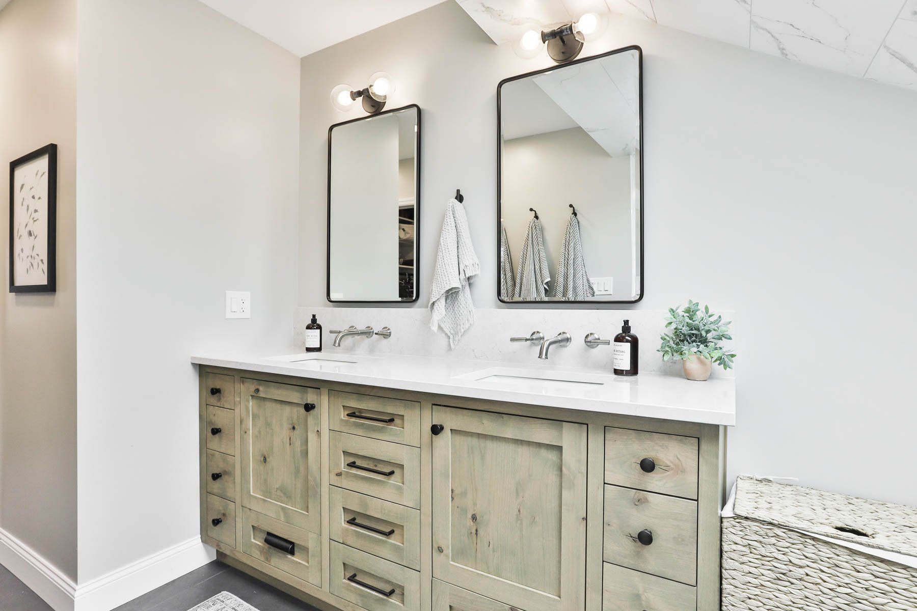 Bathroom vanity