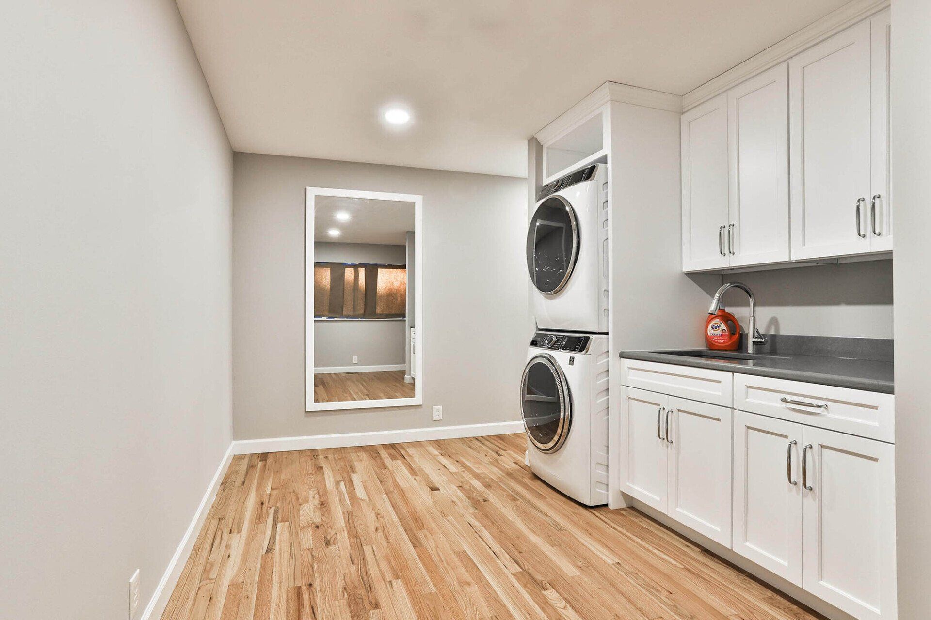 Custom laundry room
