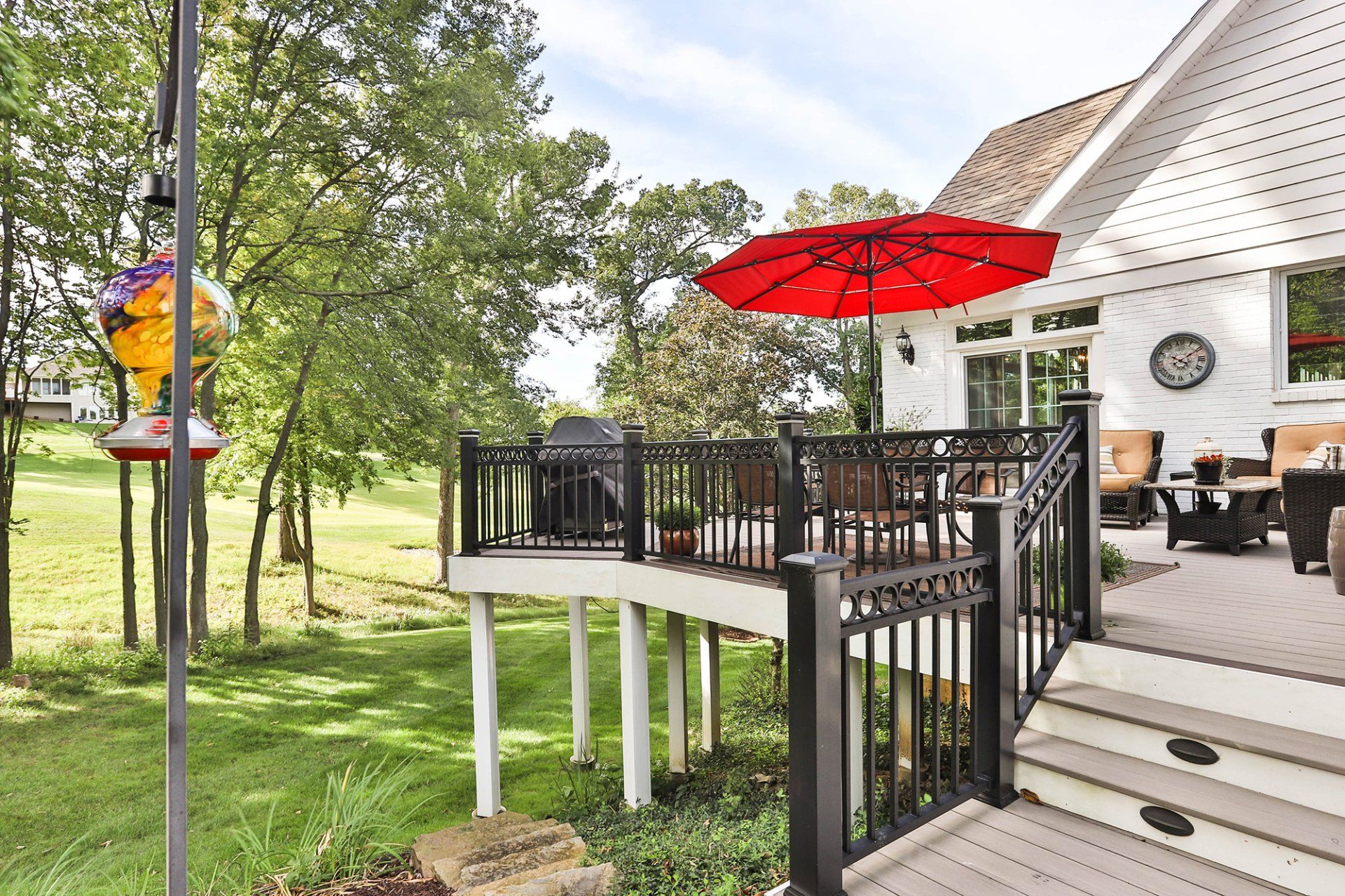 Deck with a nice-looking railing design