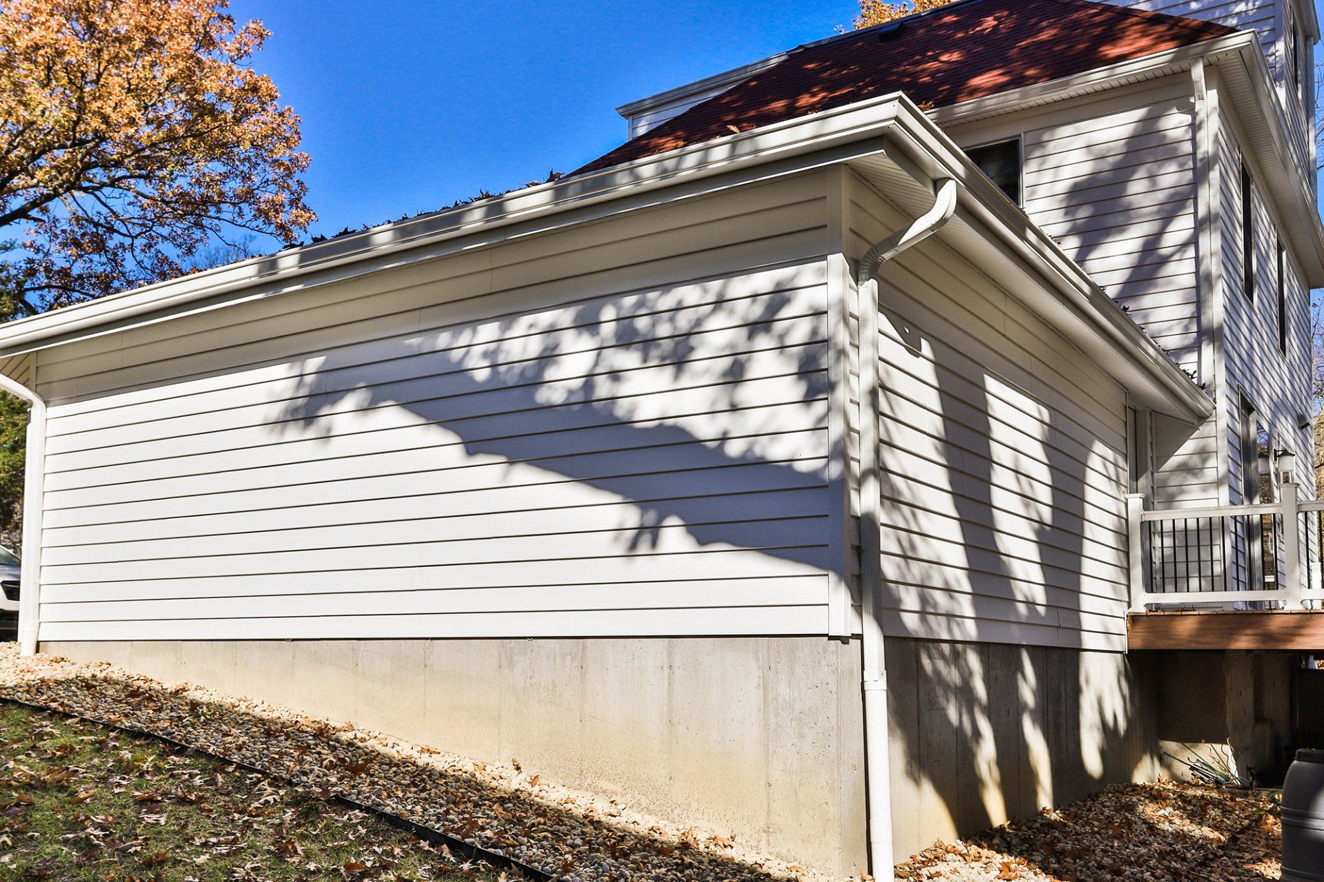 Beige vinyl siding in bright sunshine