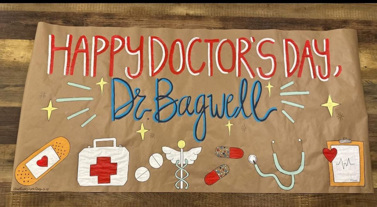 A sign that says happy doctor 's day on it