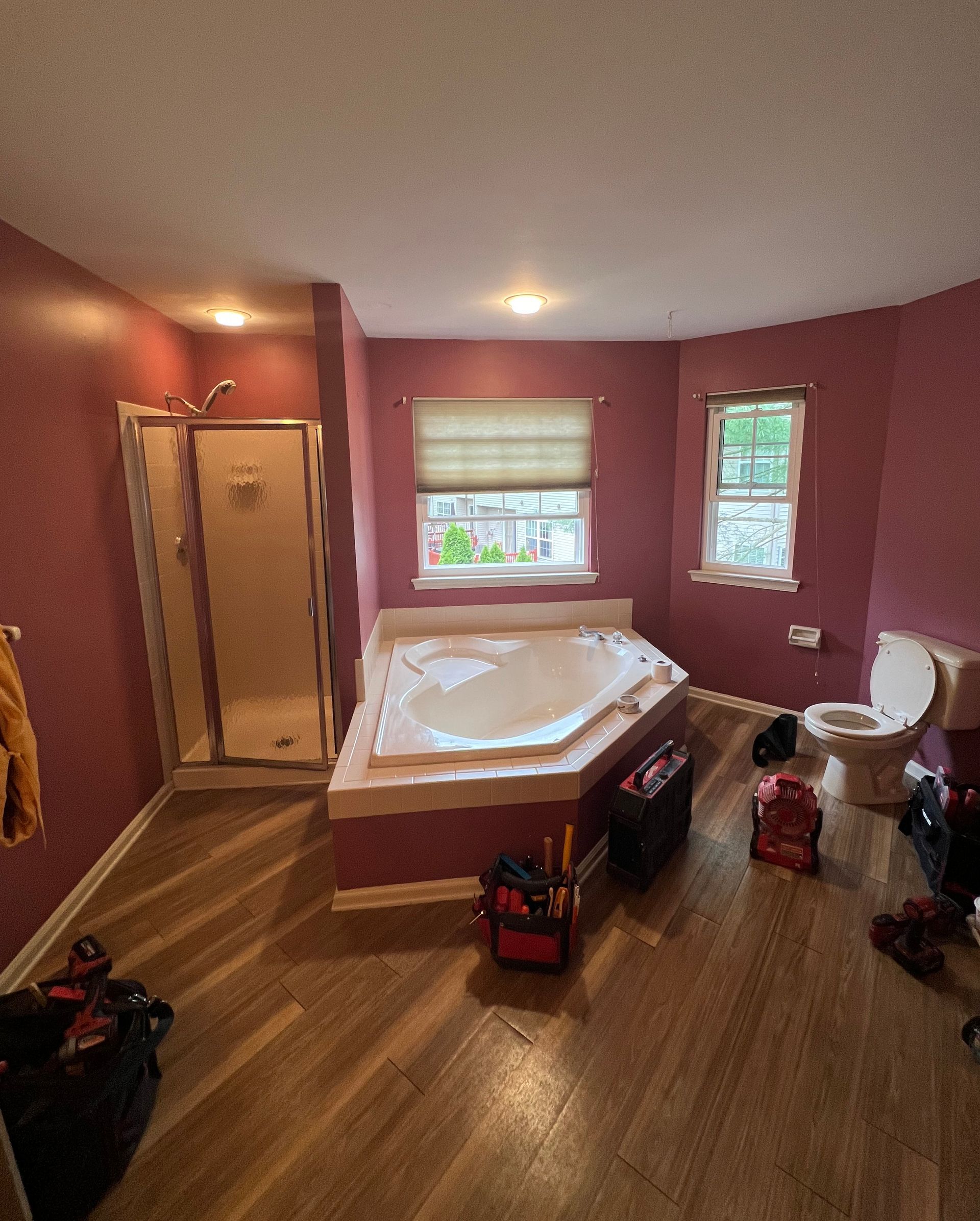 Bathroom with bathtub - before