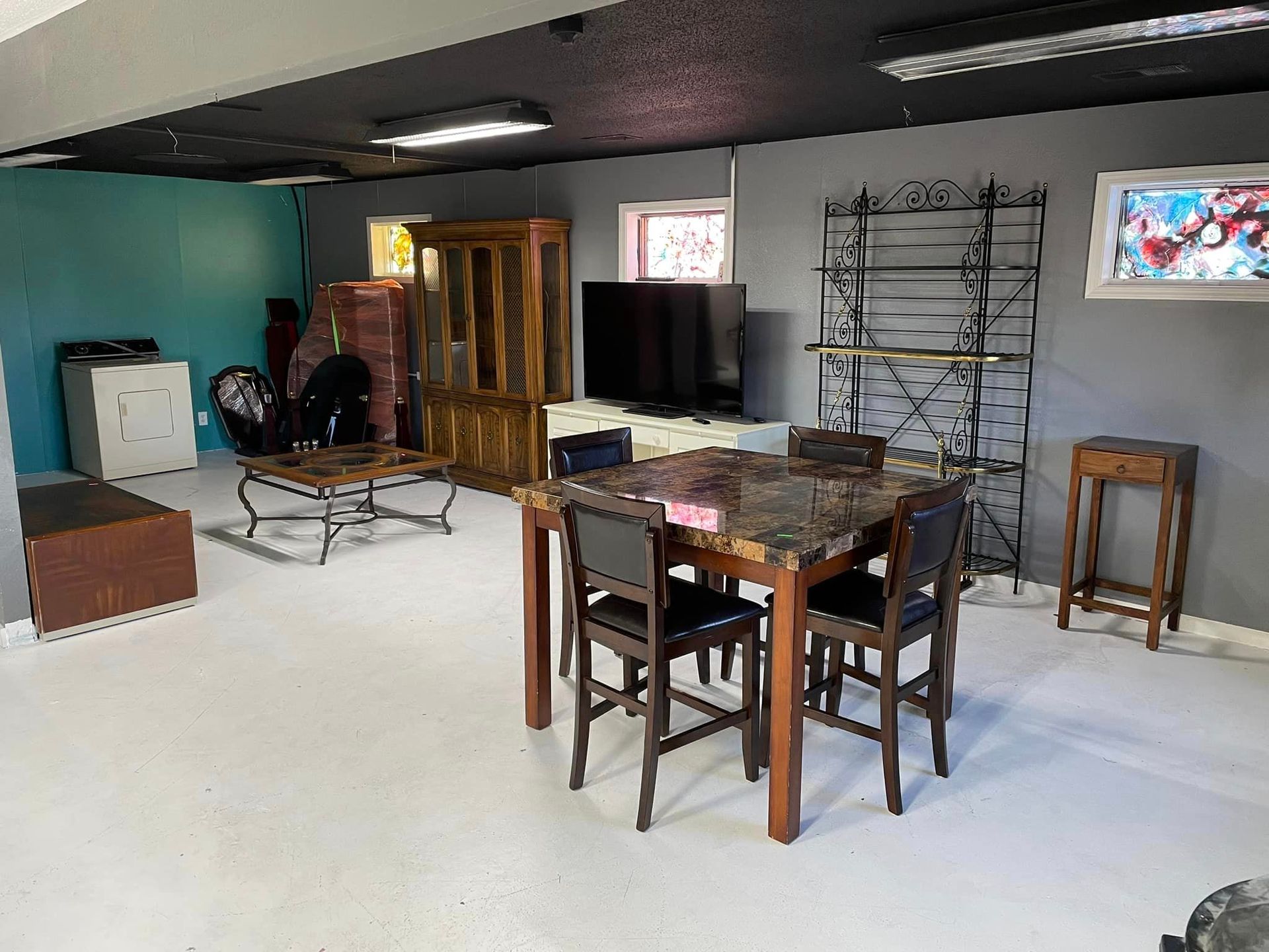 There is a table and chairs in the middle of the room.