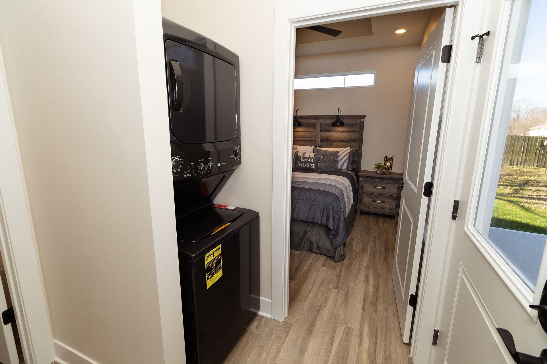 Beautiful view of High-End Apartment Complexes With Rooftop Lounge