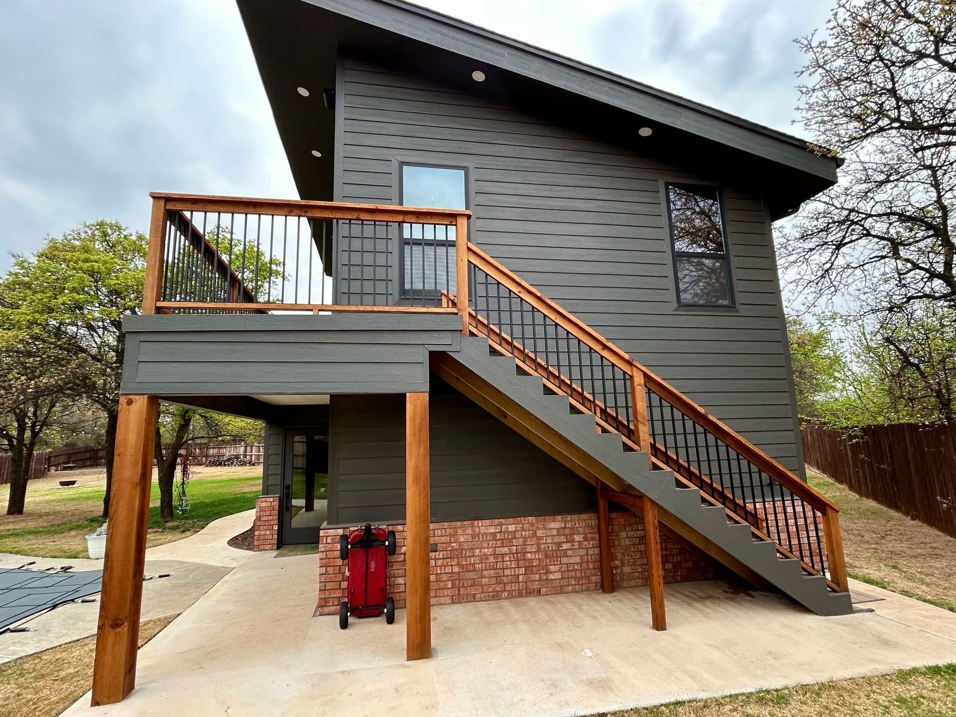 Painted exterior siding and stained deck in Urbandale, Iowa.