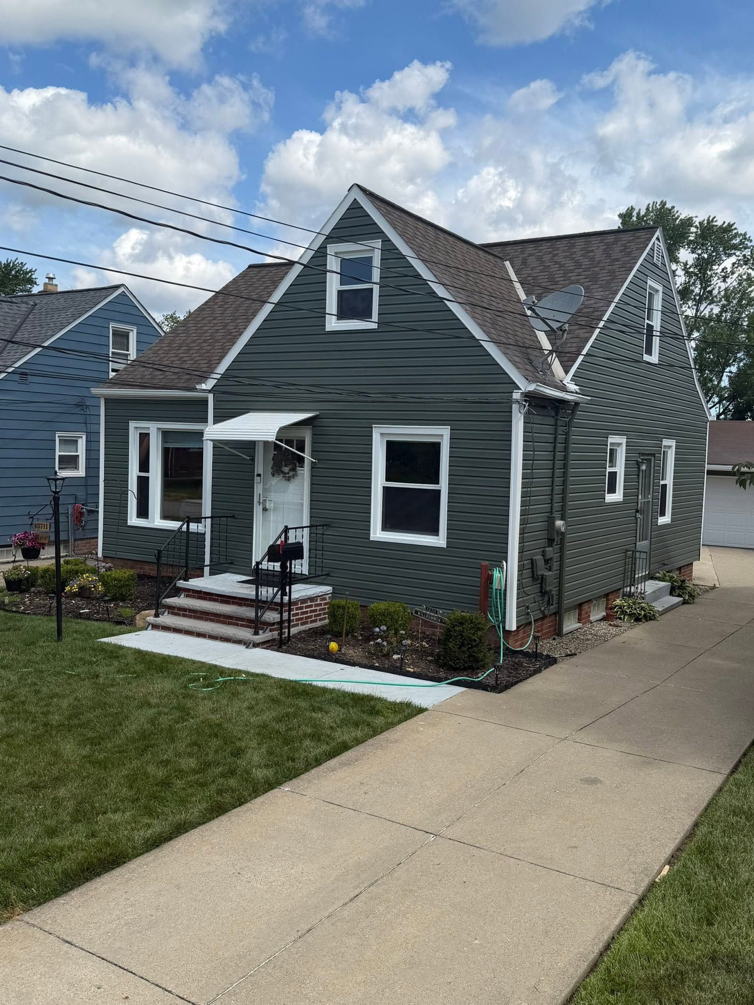 Painted exterior siding gray with white trim in Urbandale, Iowa. 