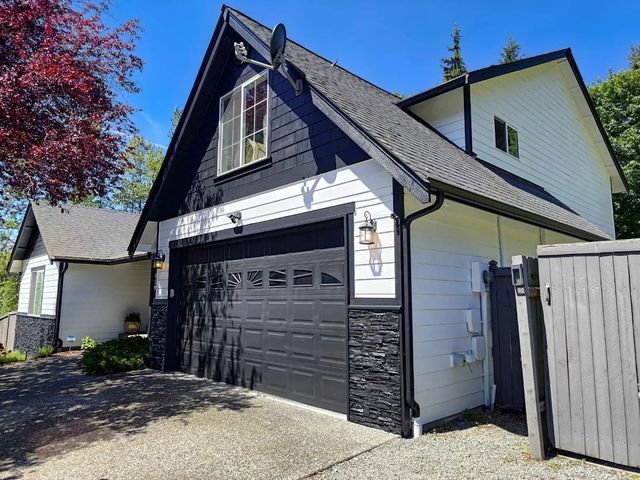 Exterior Painting West des Moines, Iowa. Painted body white with black accents by Harmony Painting.  