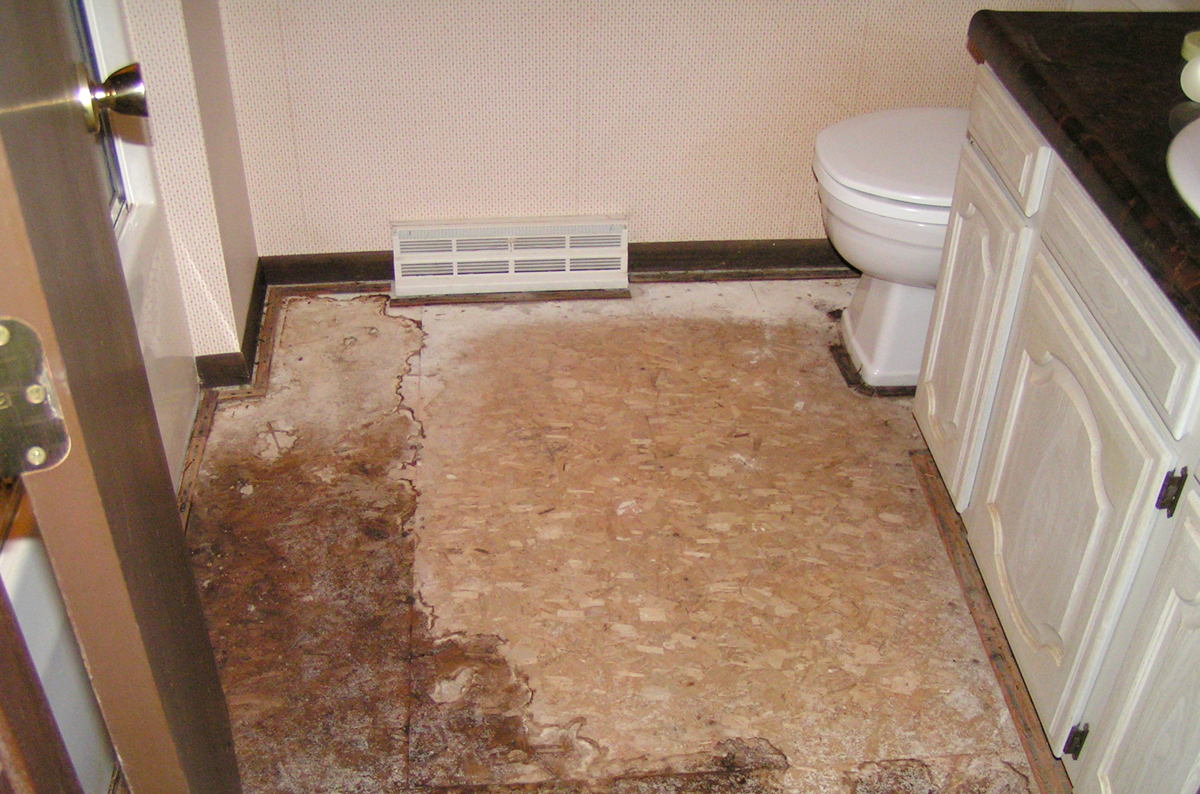 Bathroom cleaning and restoration services