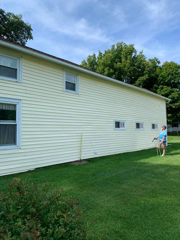 Siding cleaning and restoration services