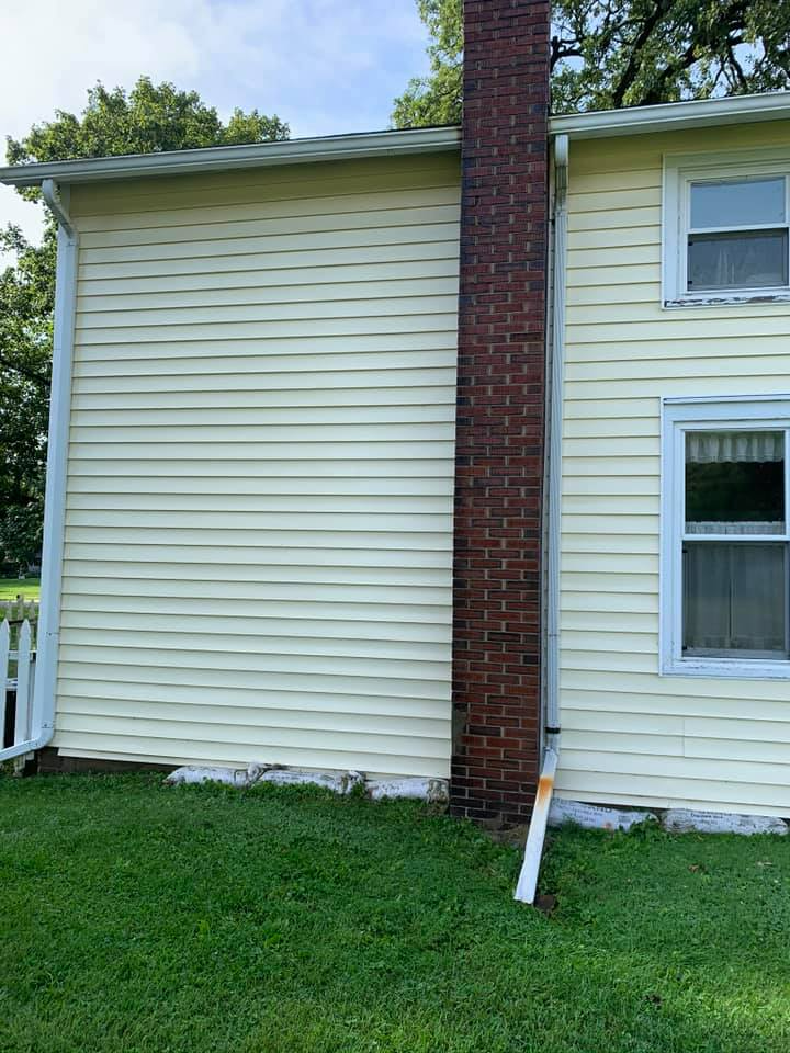 Siding cleaning and restoration services