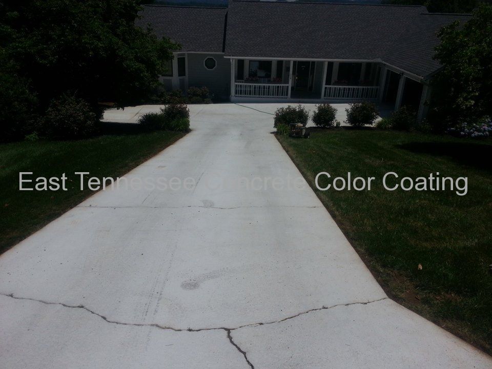 A driveway leading to a house