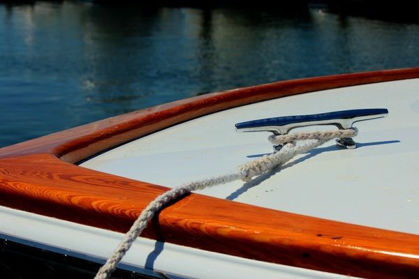 A close up of a boat with a rope attached to it