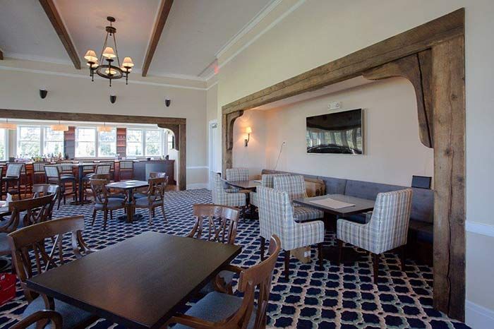 A large room with tables and chairs in a restaurant.