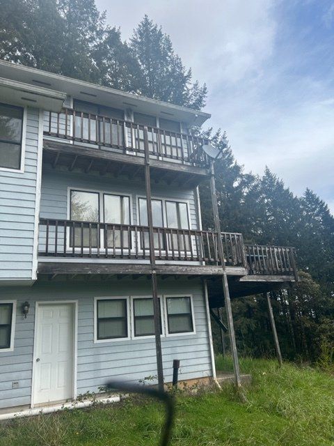 house before the deck and siding replacement