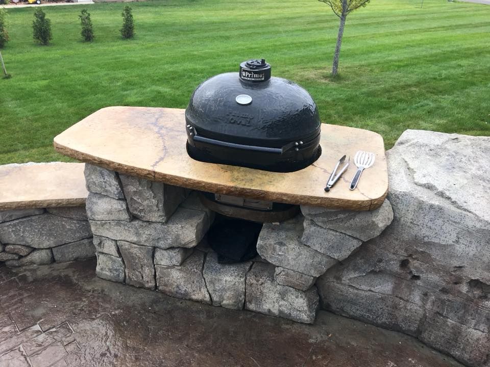 A grill is sitting on top of a wooden table.